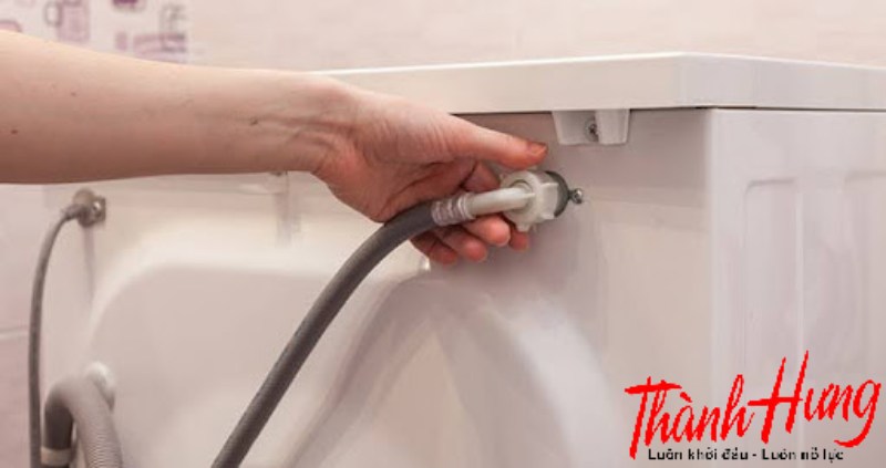 Kiểm tra van và đường ống dẫn nước máy giặt Kiểm tra van và đường ống dẫn nước máy giặt