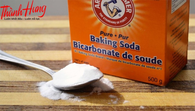 Mẹo chữa hóc xương cá bằng baking soda.