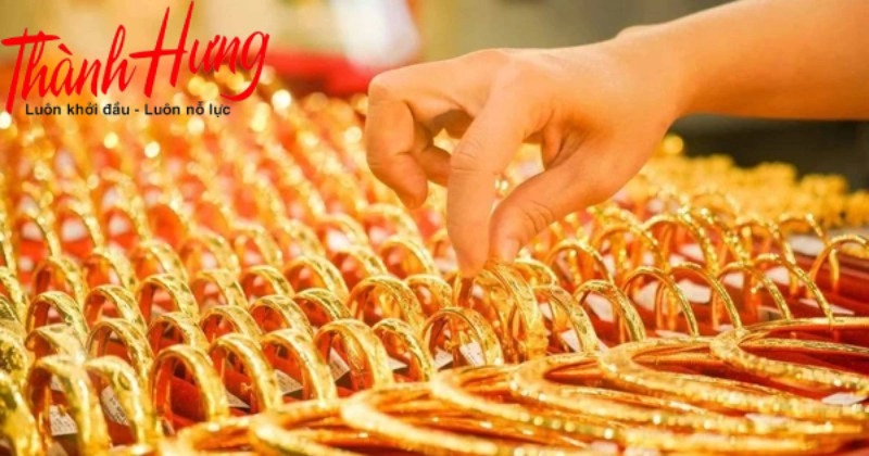 Người Việt thường đi mua vàng vào ngày vía Thần Tài để mang lại may mắn.