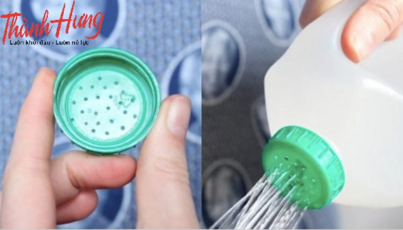 Tái chế chai nhựa thành bình tưới nước.